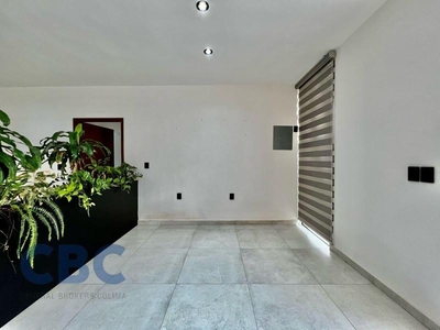 CASA EN VENTA EN COLIMA FRENTE A JARDIN