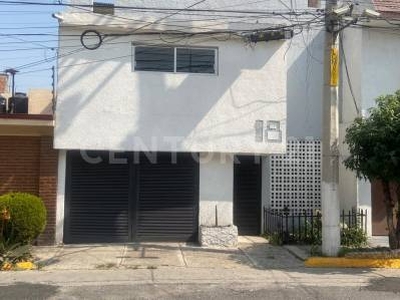 Casa en Venta en Valle De Los Pinos 1ra Secc, Tlalnepantla, Estado de México