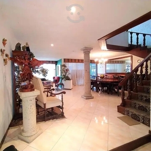 JARDINES VALLARTA !!!! PRECIOSA CASA EN VENTA A 3 MIN DE JUAN PALOMAR Y ARIAS