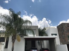 doomos. lomas de gran jardin, hermosa casa en renta con acabados de lujo en renta, zona norte, leon gto