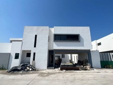 INCREÍBLE CASA CON ACABADOS DE LUJO EN VENTA, FRACC. LOMAS DIAMANTE