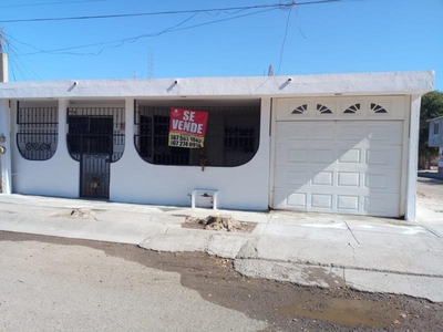 Casa en venta en Fracc. Los Huertos en esquina sector 6 de enero en Culiacán