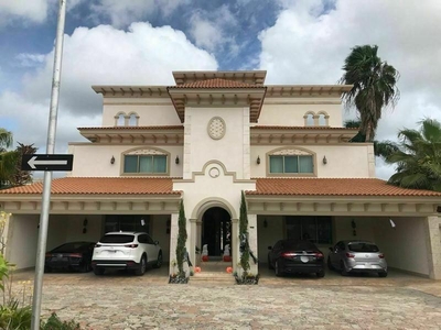 Residencia estilo Californiana en Venta en Cholul Yucatan