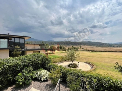 CASA CON VISTA PANORAMICA EN VALLE DE BRAVO A TAN SOLO 5 MINUTOS DE AVANDARO