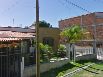 Hermosa Casa En Avenida De Los Cerezos 107. Aproveche Esta Gran Oferta.