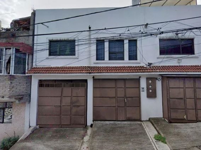 Se Vende Casa Amplia Con Puerta Eléctrica De Estacionamiento Ubicada El Tlalpan, Ciudad De México