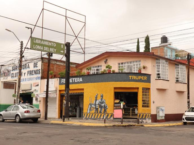 Casa En Venta En Morelia, Con Local Comercial