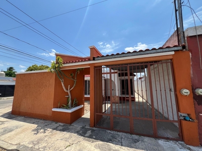 Doomos. Casa en renta en Merida, Francisco de Montejo.¡ESQUINA!