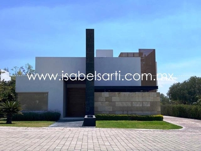 Doomos. CASA EN VENTA EN JURICA REGENCY