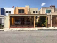 Se renta casa SIN MUEBLES, de 3 recámaras, en Altabrisa (NO AVAL).