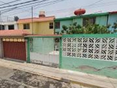 Casa en venta Calle Framboyan, Fraccionamiento Villa De Las Flores, Coacalco De Berriozábal, México, 55710, Mex