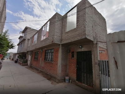 En Venta, Casa en amplia con dos departamentos completos a 10 minutos del Centro de Texcoco - 4 habitaciones - 2 baños