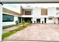 casas en renta - 1437m2 - 4 recámaras - temozon norte - 99,000