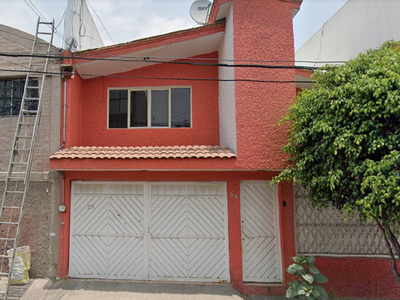 Casa en venta Calle Indio Triste 94-96, Metropolitana 2da Sección, Nezahualcóyotl, México, 57740, Mex