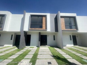 Doomos. Casa en venta en Toluca San Mateo Otzacatipan ZG 24-3434