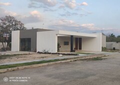 Casa de una planta en Venta- Xcanatún, gran terreno, Norte de Mérida, Yucatán