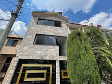 casa en venta en el campanario excelente precio y metraje.