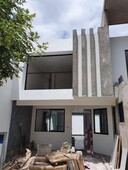 CASA EN VENTA EN PARQUE CUERNAVACA, ZONA LOMAS DE ANGELÓPOLIS III