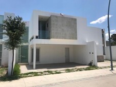 casa renta en loreta i a 5 minutos de plaza universidad aguascalientes