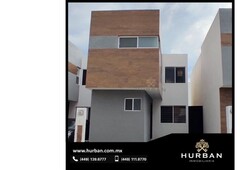 HURBAN RENTA casa Nueva de dos plantas al sur de la ciudad.