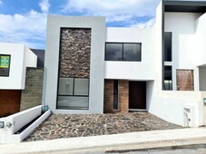 Venta amplia casa en Loma alta 202 m2 de construcción 4 recamaras