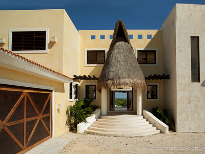Casa La Palapa, Luxury Beachfront Home YHL7013