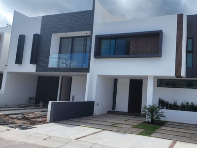 Se Vende Hermosa Casa En Cañadas Del Arroyo, Diseño De Autor
