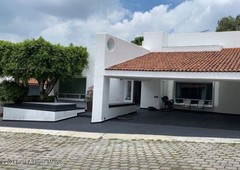 Casa con estudio y patio trasero, para VENTA y RENTA - Juriquilla