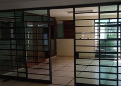 8 cuartos, 450 m for saleººº se vende casa grande en la habana, nuevo vedado