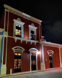 Casa colonial en Campeche con paneles solares.