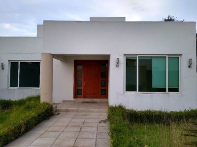 Casa con Amplio Jardin en Metepec Fraccionamiento