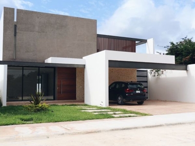 Casa con rec. en PB en privada con amenidades, al norte de Mérida.