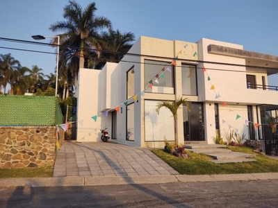 CASA EN VENTA 4 RECAMARAS LOMAS DE COCOYOC