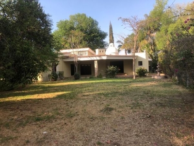 Casa en venta a precio de terreno en Club de golf santa anita