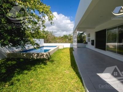 Casa en venta en Cancún Country Club ALRZ2080