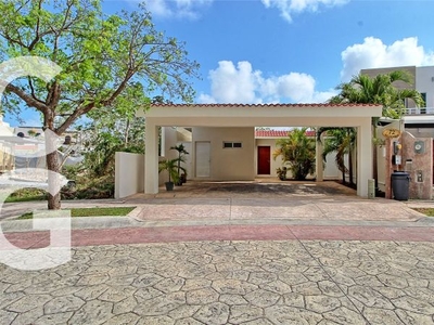 Casa en Venta en Cancun en Residencial Lagos del Sol de 1 Planta