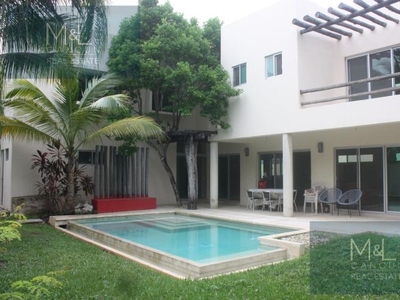 Casa en Venta en Cancún, Villa Magna de 3 recámaras mas estudio y alberca