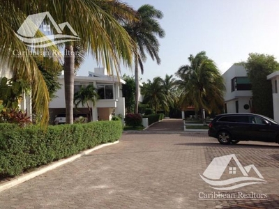 Casa en venta en Cancún Zona Hotelera/Villa Nahá B-HCS-CC353