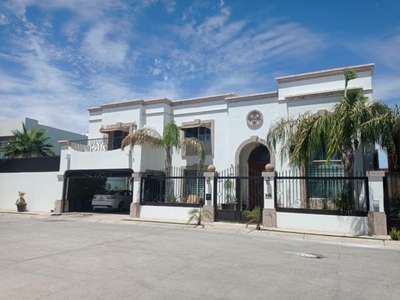 CASA EN VENTA EN LA RIOJA PONIENTE MODERNA CON ALBERCA