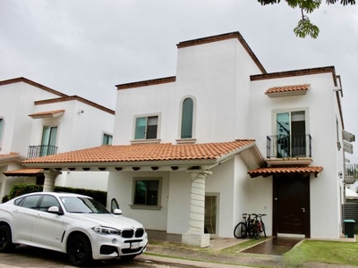 Casa en VENTA- Las Hadas - Villahermosa Tabasco (Excelente ubicación)