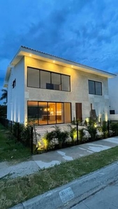 Casa en Venta Moderna en Paraiso Country Club