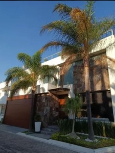 CASA EN VENTA MORILLOTLA ACABADOS DE LUJO 3 Recámaras, jardín, roof, cto servici