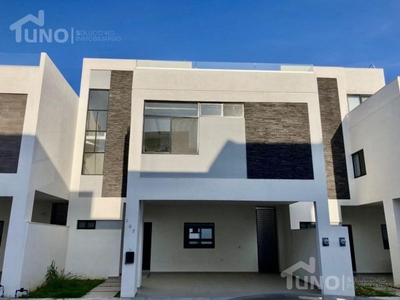 CASA EN VENTA PRIVADA LOS NOGALES - CARRETERA NACIONAL