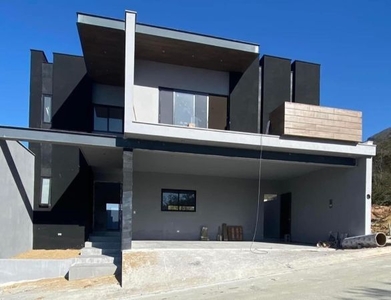 Casa equipada en venta en zona El Uro, Castaños del Vergel Monterrey
