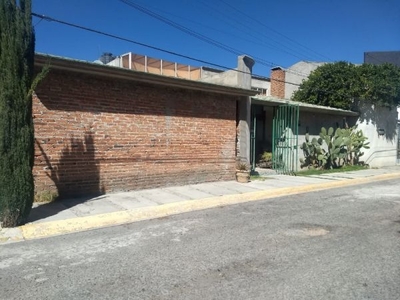 Casa muy amplia, zona residencial