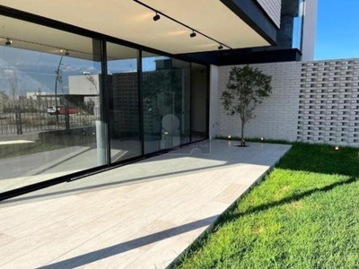 Venta casa con 4 rec en Lomas del Campanario