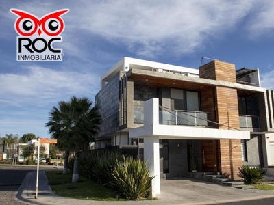 Excelente casa en Venta en esquina en Lomas de Juriquilla, Querétaro, Qro.