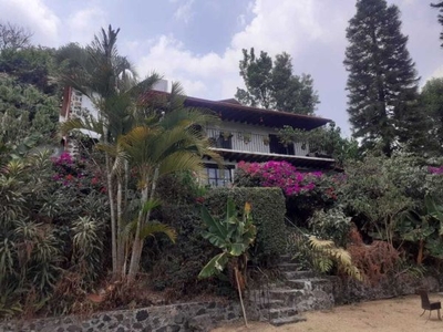 Excelente residencia en Sta Ma Ahuacatitlán Cuernavaca con 3 casas y 2 cabañas