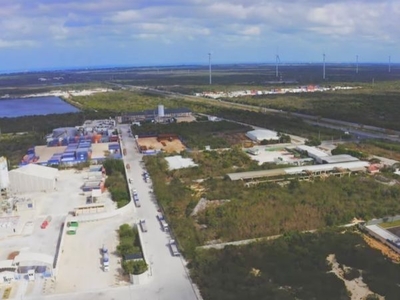 Favorecido Terreno sobre Carretera Merida-Progreso cerca Cementos Fortaleza