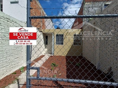 HERMOSA CASA DE UNA PLANTA EN VENTA EN EL FRACC. SAN BERNABE DE LA CANTERA .